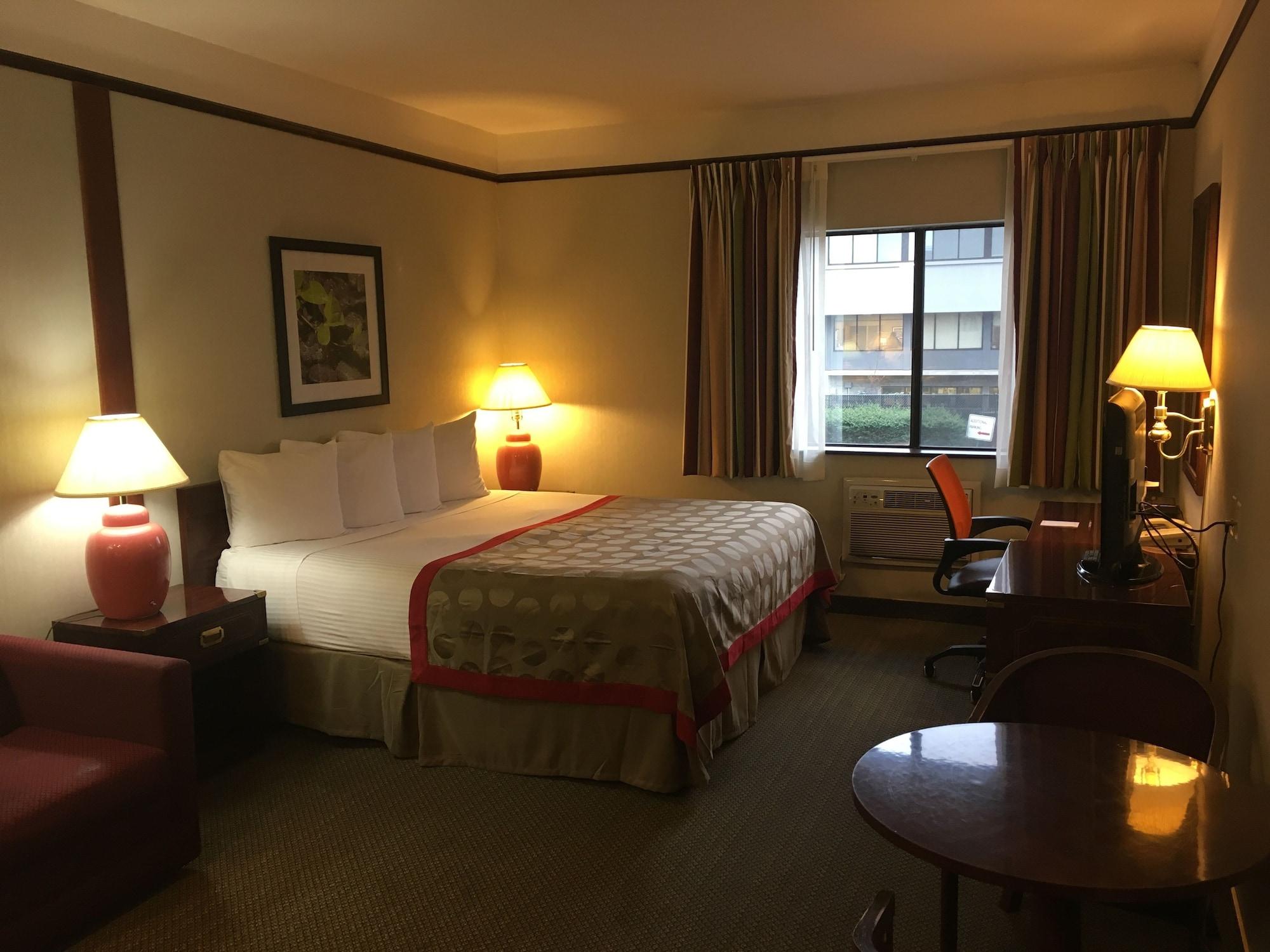 Ramada By Wyndham Portland Airport Hotel Exterior photo
