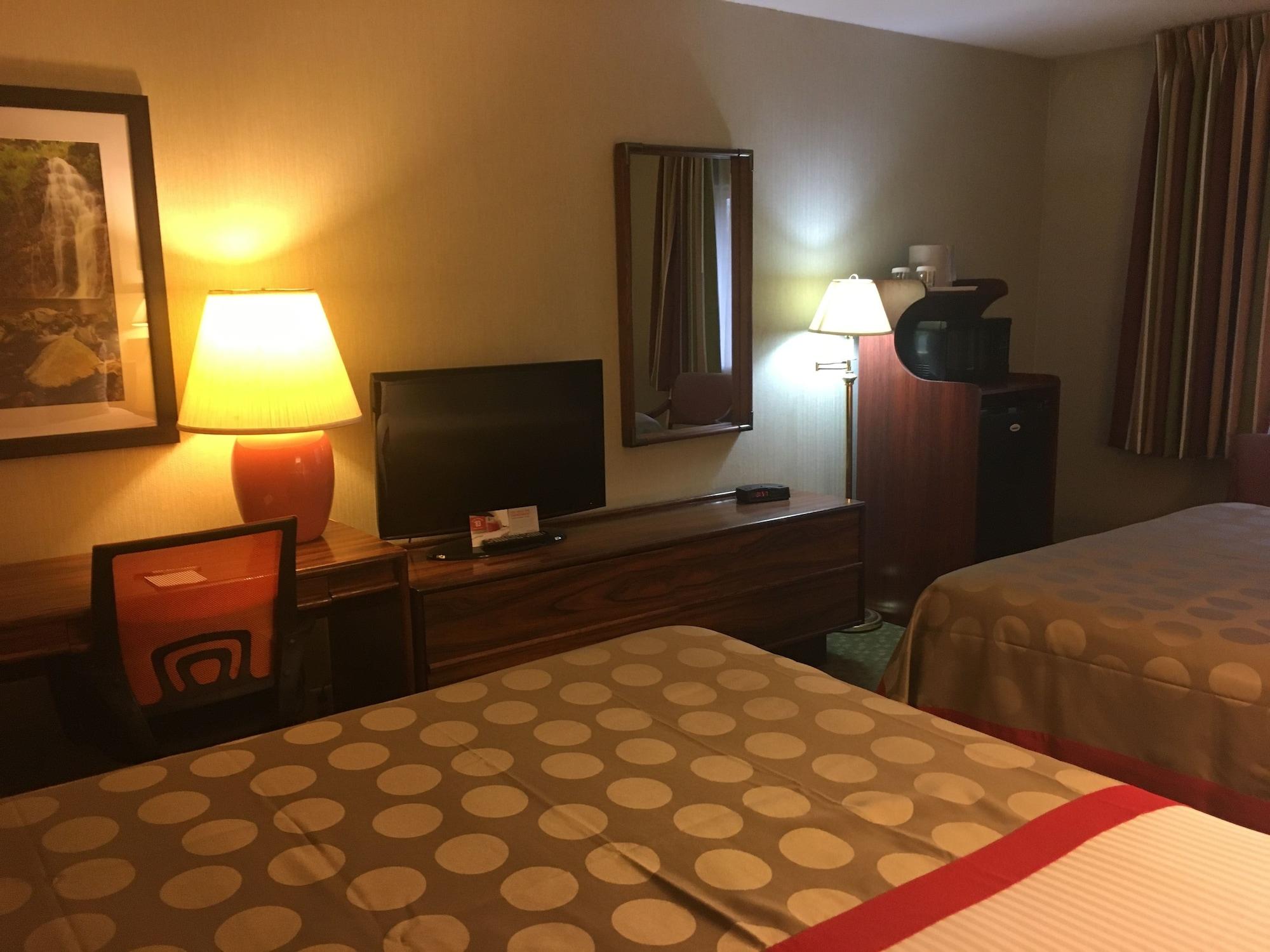 Ramada By Wyndham Portland Airport Hotel Exterior photo