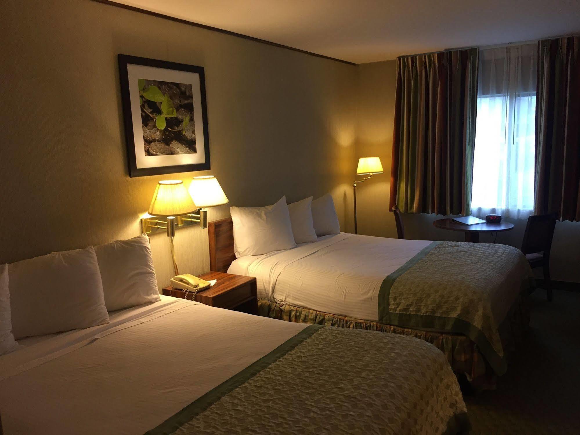 Ramada By Wyndham Portland Airport Hotel Exterior photo